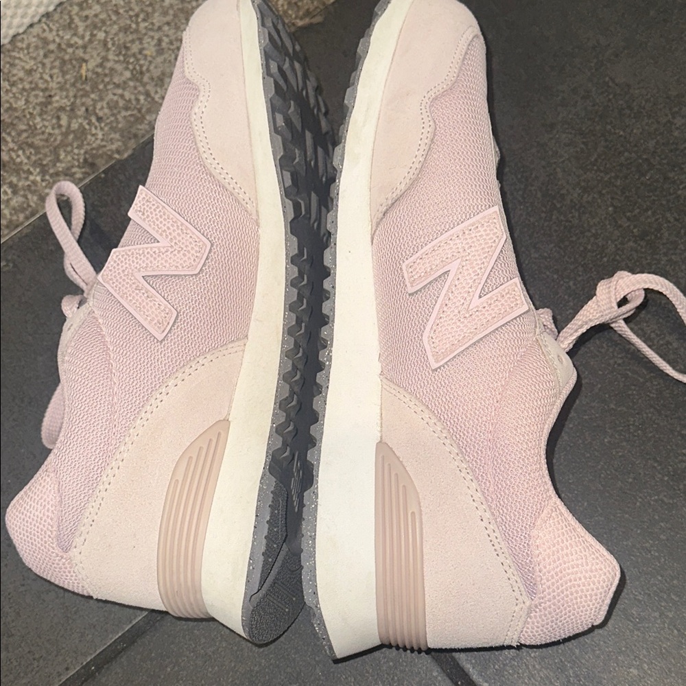 New Balance 515 Sneakers - light Pink EUC like new 9.5